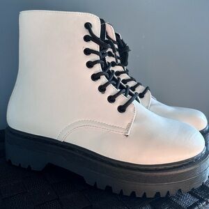 Women’s platform boots